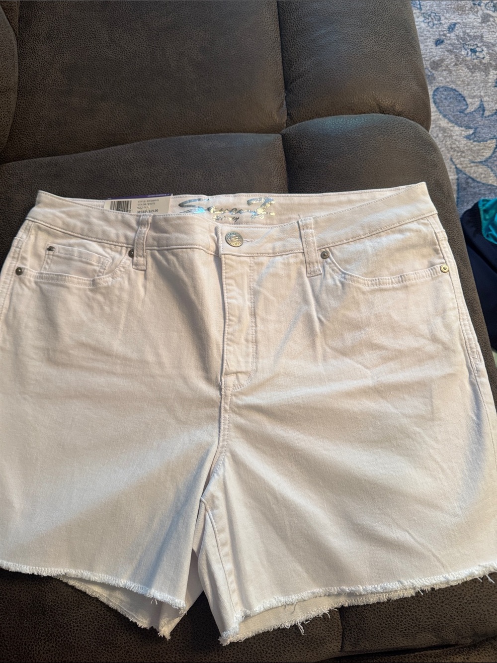 NWT Seven7 l Weekend White Denim Shorts - Women’s Size 16